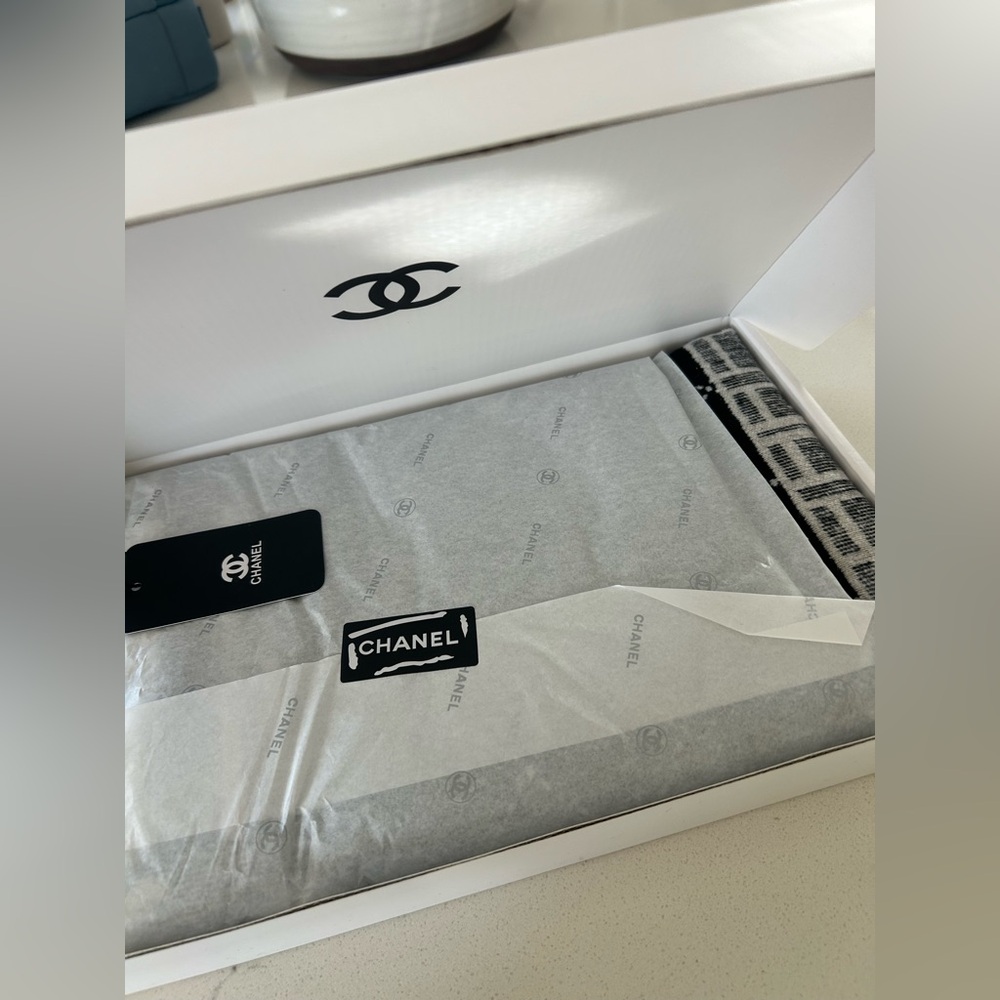 🛑SOLD🛑 CHANEL Black/White Eiffel Tower Print Scarf  | Black White - Picture 12 of 14